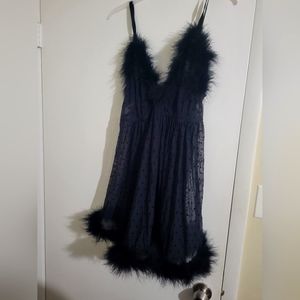 Black feathered slip